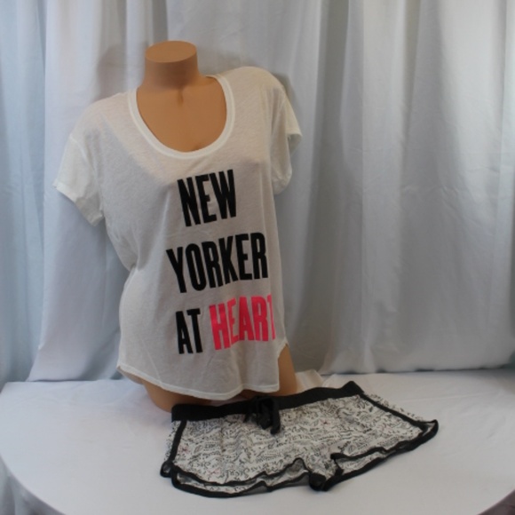 Victoria's Secret Other - *616 VICTORIA'S SECRET "NEW YORKER AT HEART" SET